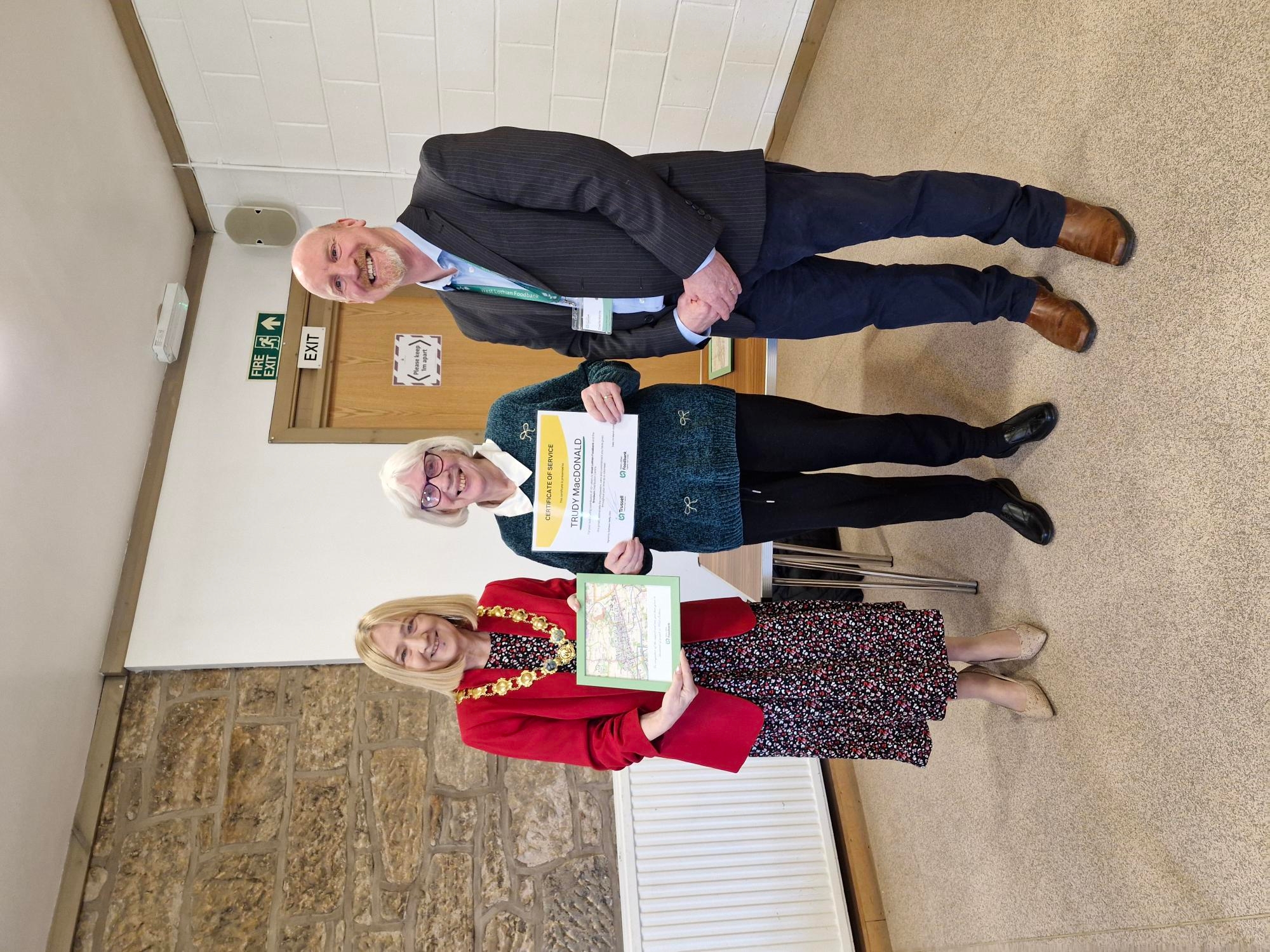 Civic visit for foodbank volunteers  Icon