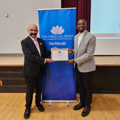 Mr Kasa receives award from Vineet Lal